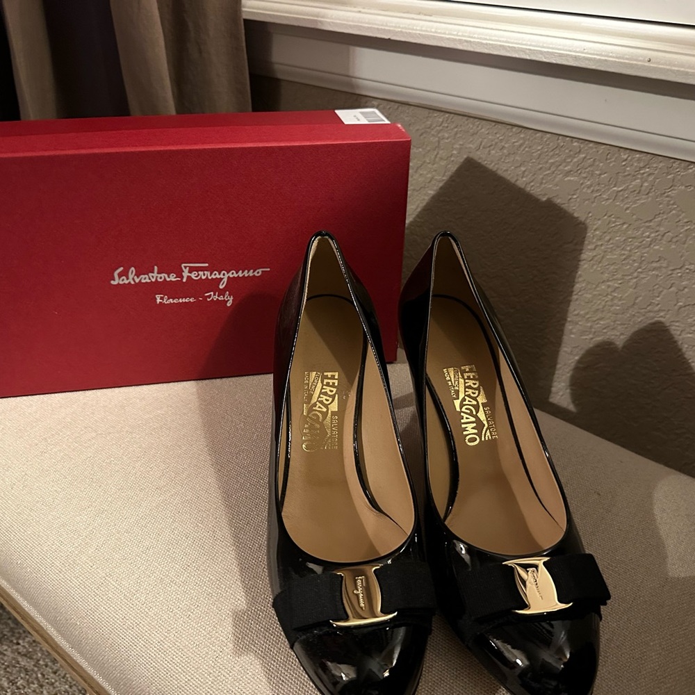 Authentic Salvatore Ferragamo Nero Patent Calf size 10B shoes - never worn!